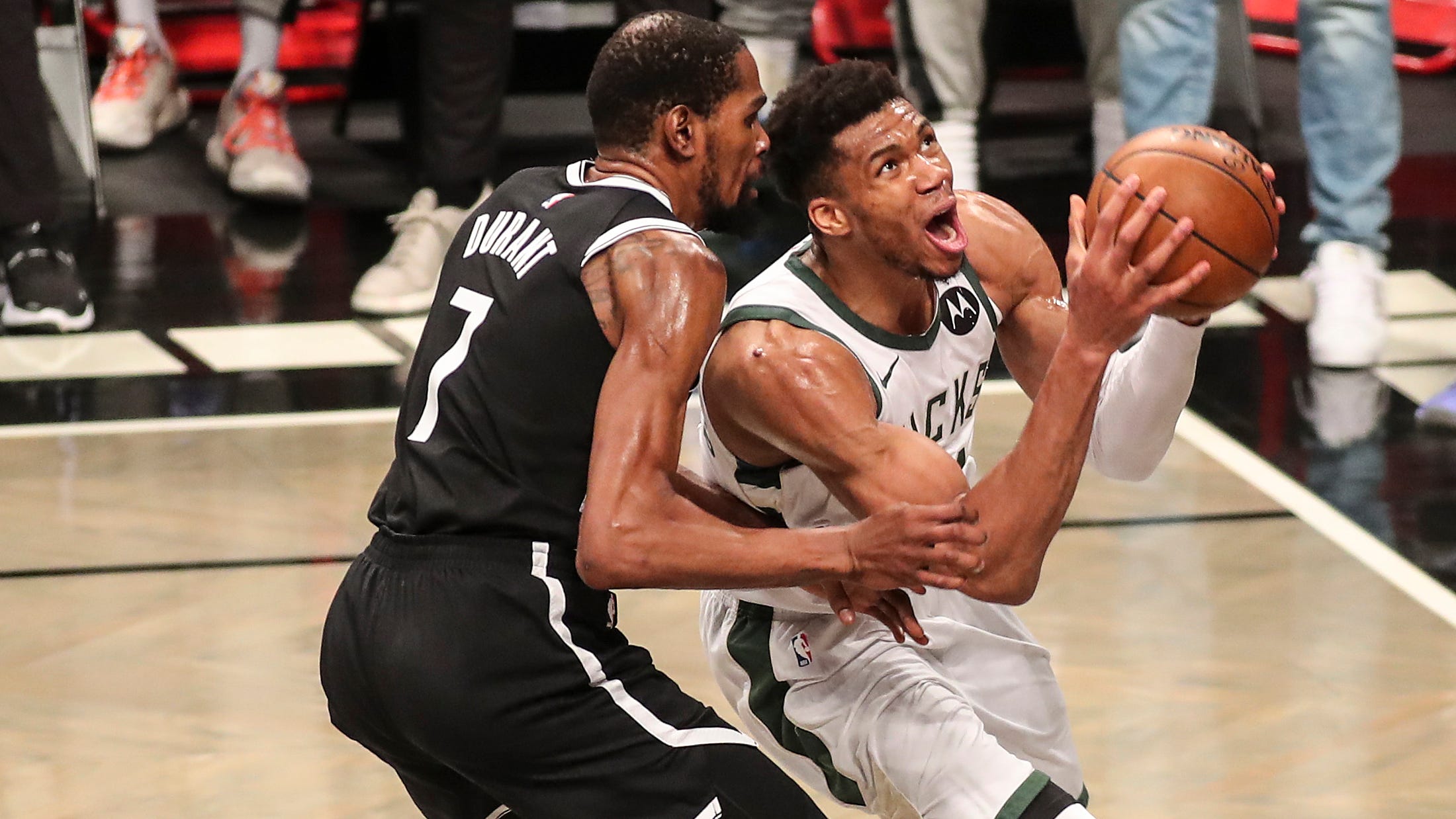 圣安东尼奥马刺调整名单备战NBA季后赛赛前本菲卡调整名单以备欧篮联，浓眉哥在皇家马德里比赛中势不可挡都惊呆了的简单介绍